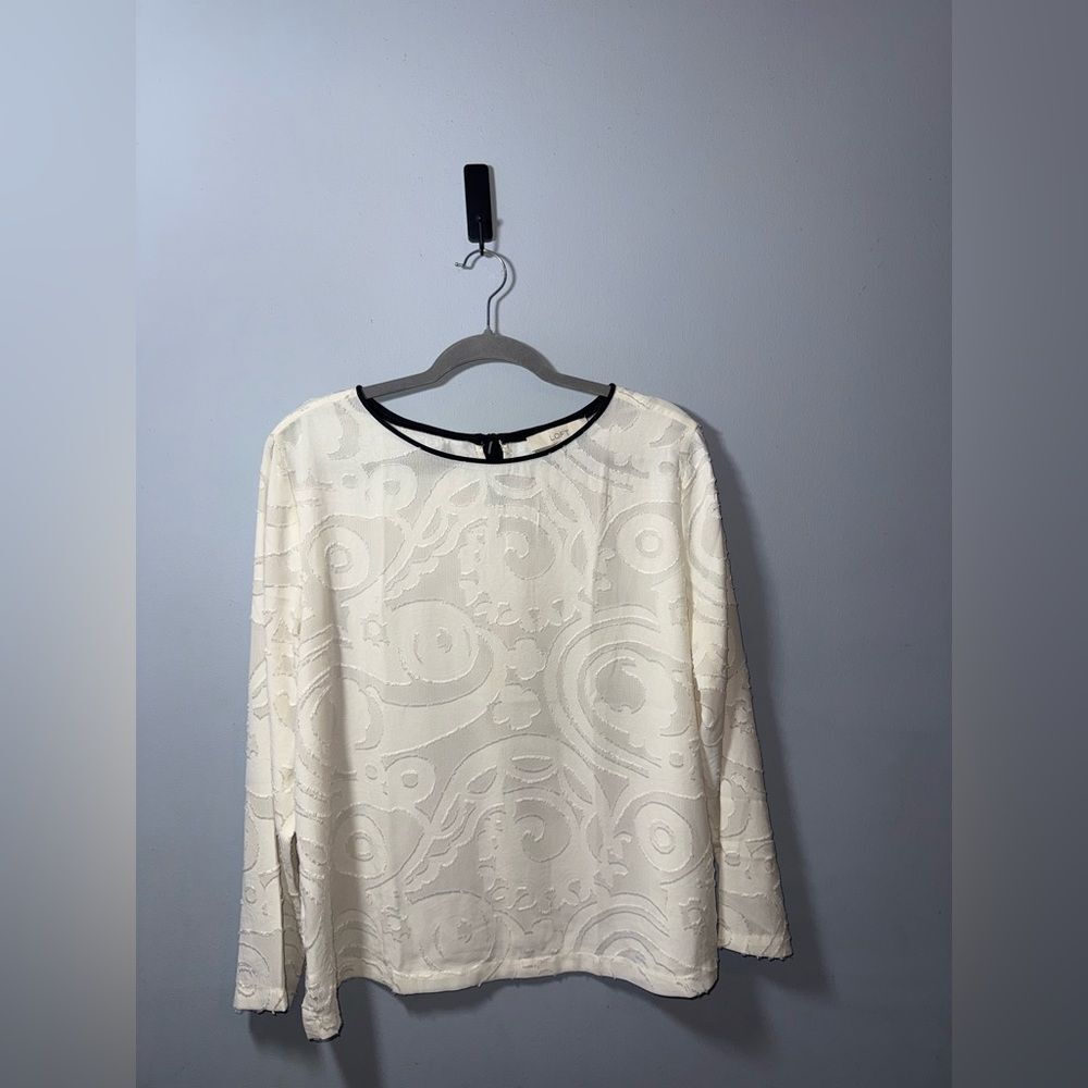 Ann Taylor LOFT Ivory Textured Long Sleeve Blouse Size Large EUC elegant event